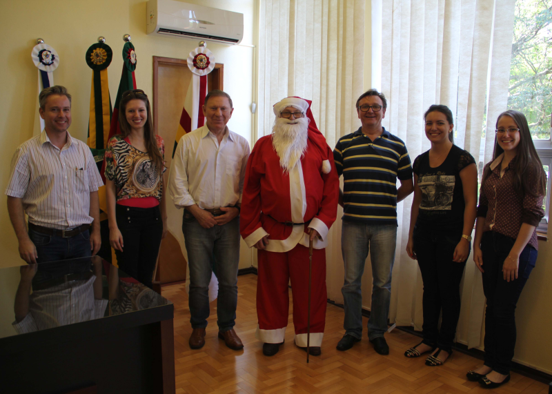 PAPAI NOEL VISITA EXECUTIVO